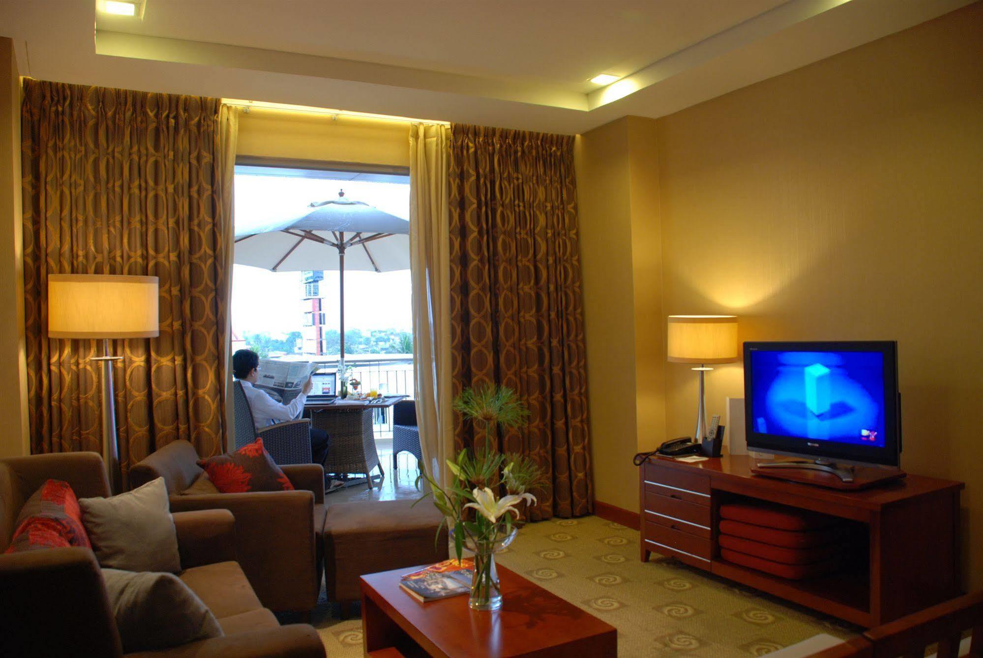 The Avenue Plaza Hotel Naga  Eksteriør billede